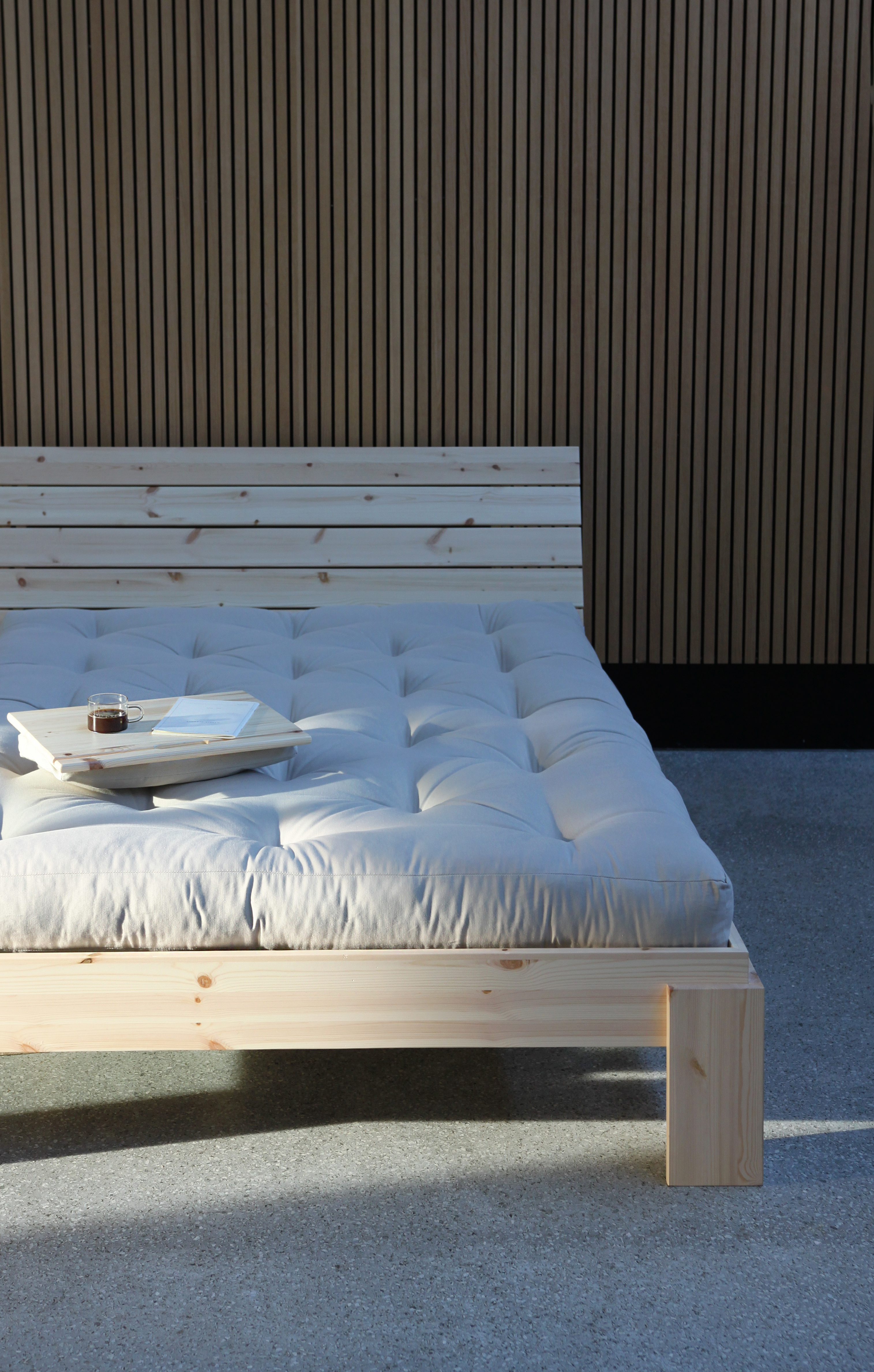 折帖10冊 Amazon.com: Zinus Yelena 14 Inch Metal Platform Bed Frame